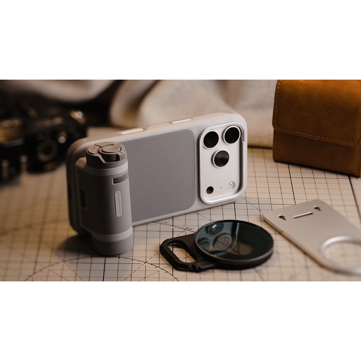 Tilta Khronos Lite Mobile Creator Kit for Apple iPhone 17 Pro Max, Light Gray