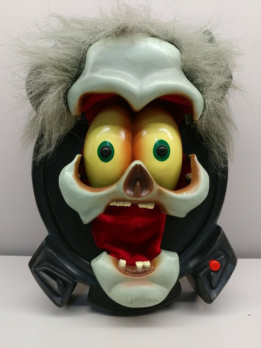 VTG GEMMY Monster Face Screamer Lights Up Animated Halloween Decor Prop