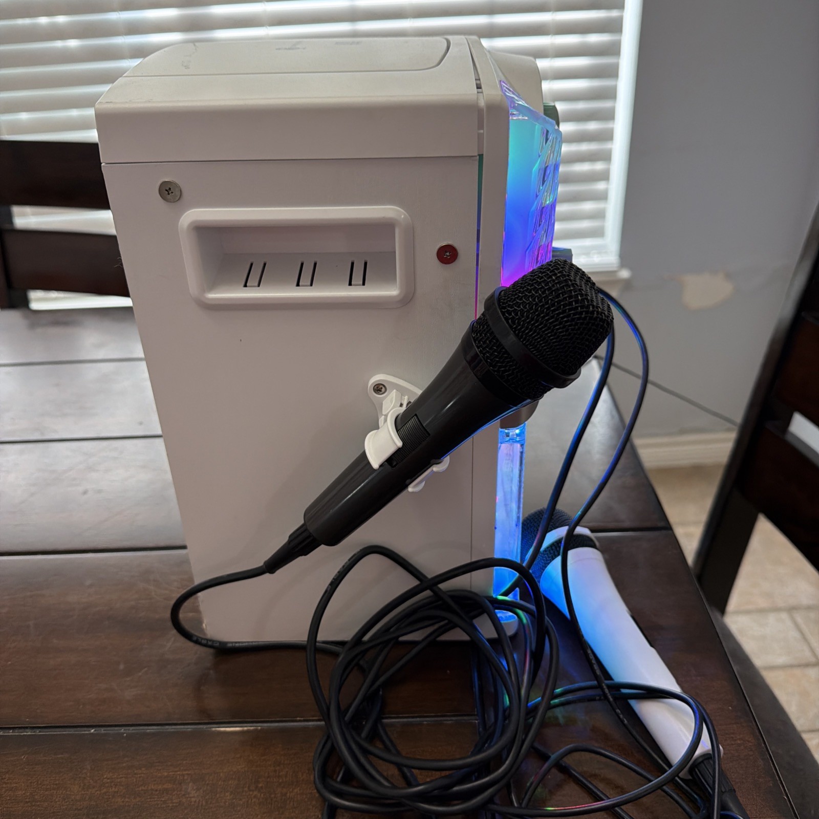 Singing Machine SML625BTWD Bluetooth Karaoke System * Mic 2 not working *