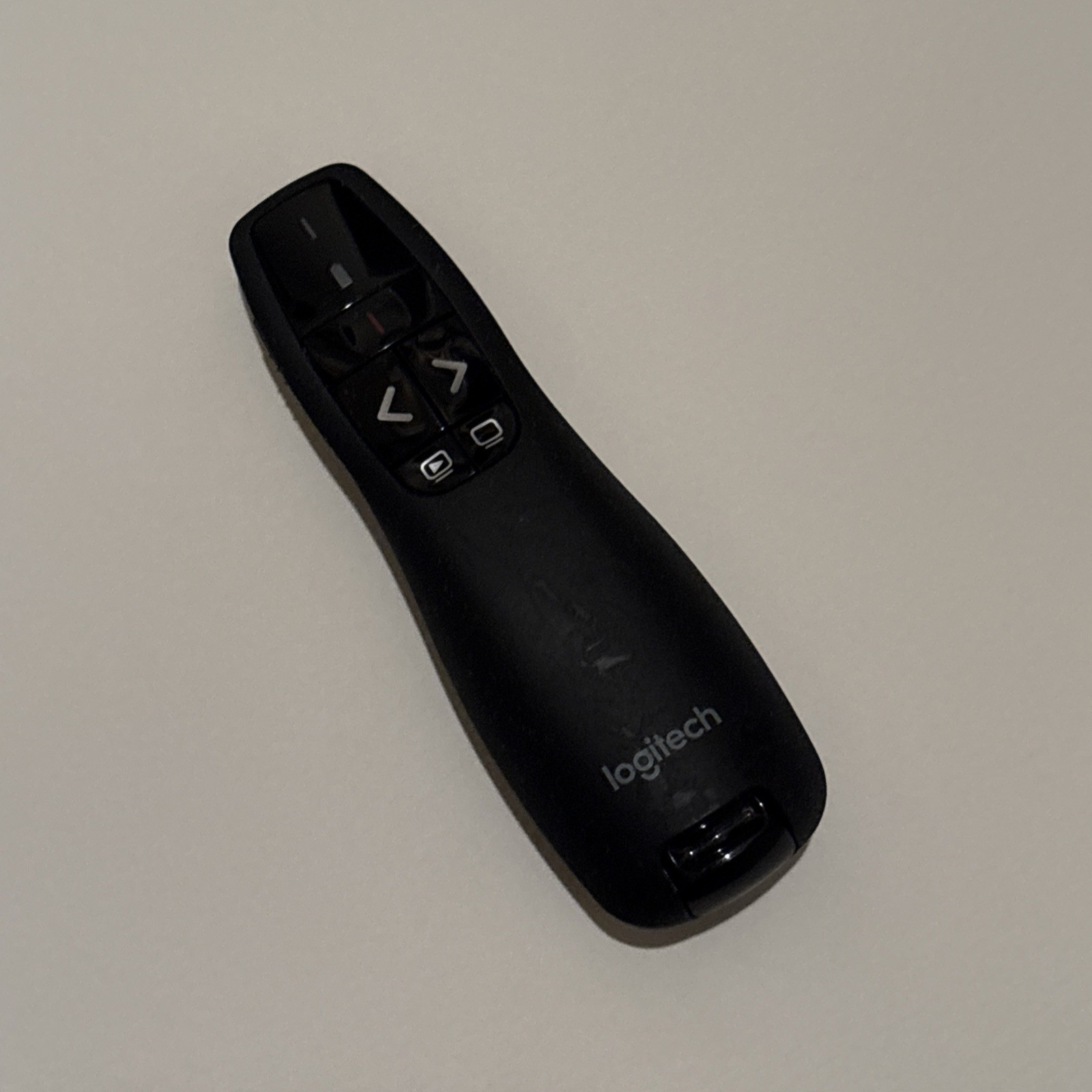 Logitech R-400 Presenter Remote Control Original Clicker Classroom Presentation