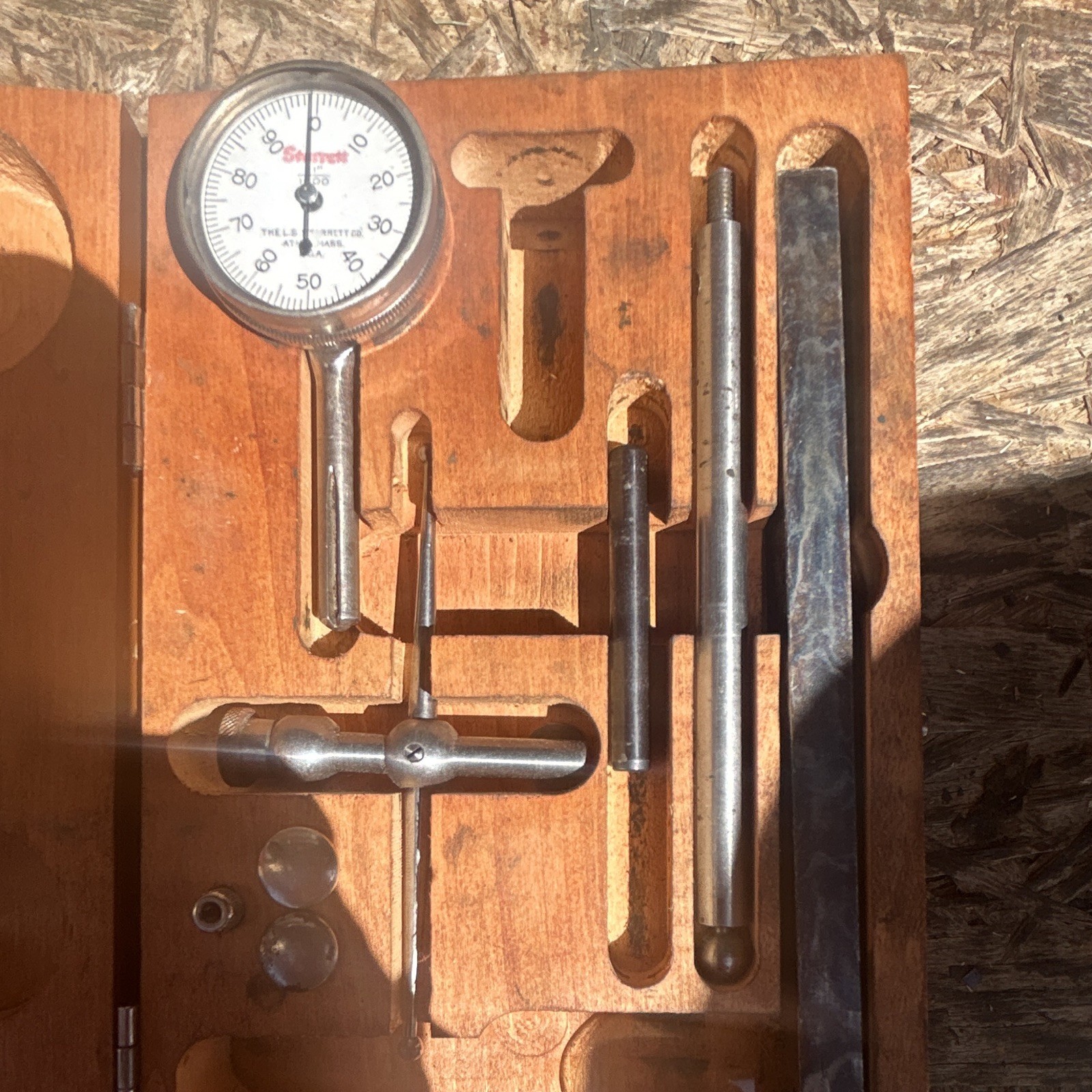 Starrett 196 Dial Indicator Measuring Set in Wooden Case