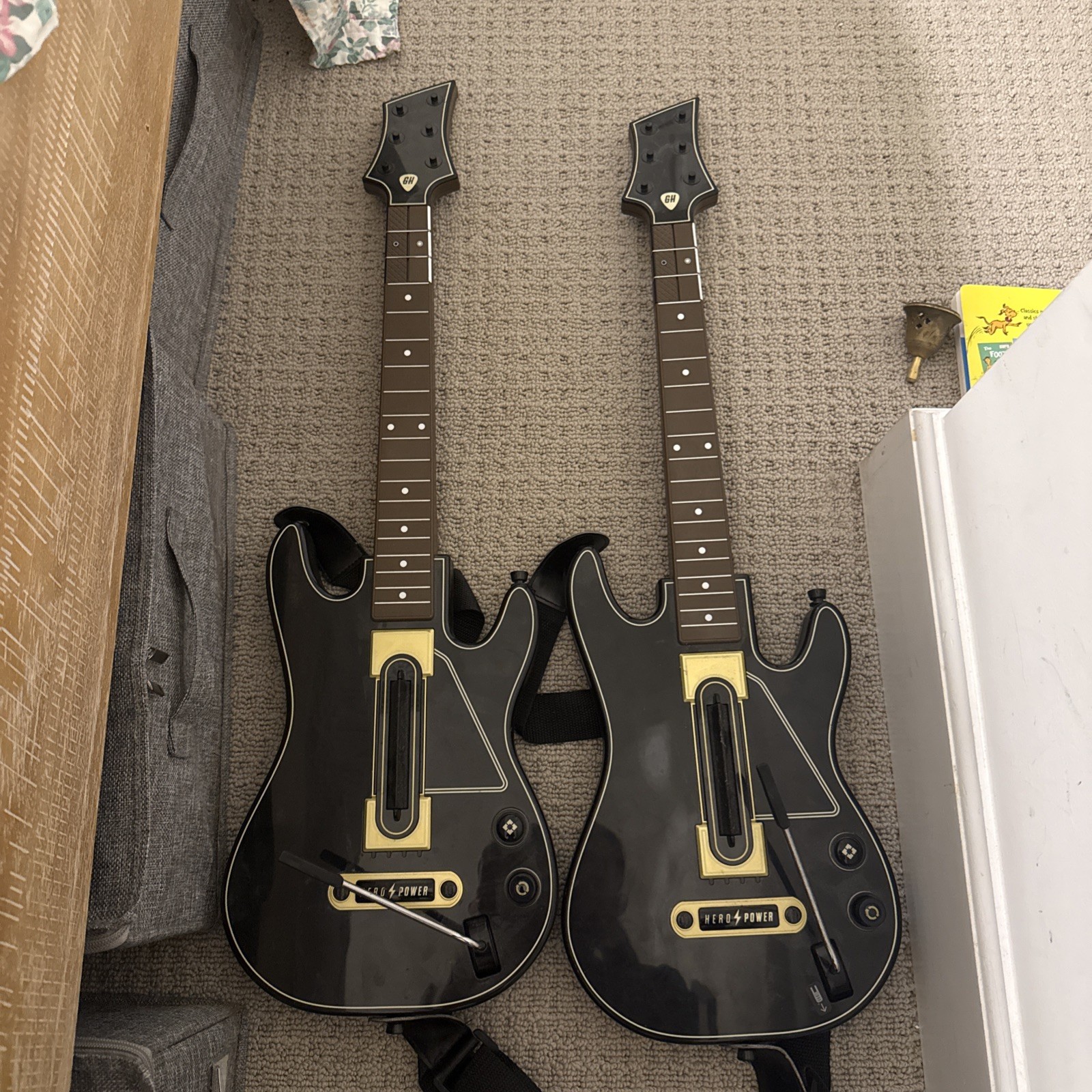 2x Guitar Hero Live Wireless Guitar w/ Strap XboxOne GameNo Dongle