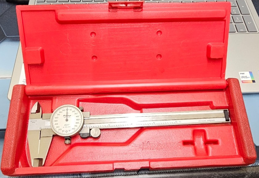 Vintage Mitutoyo analog dial caliper 6" 505-626 w/ hard case Japan