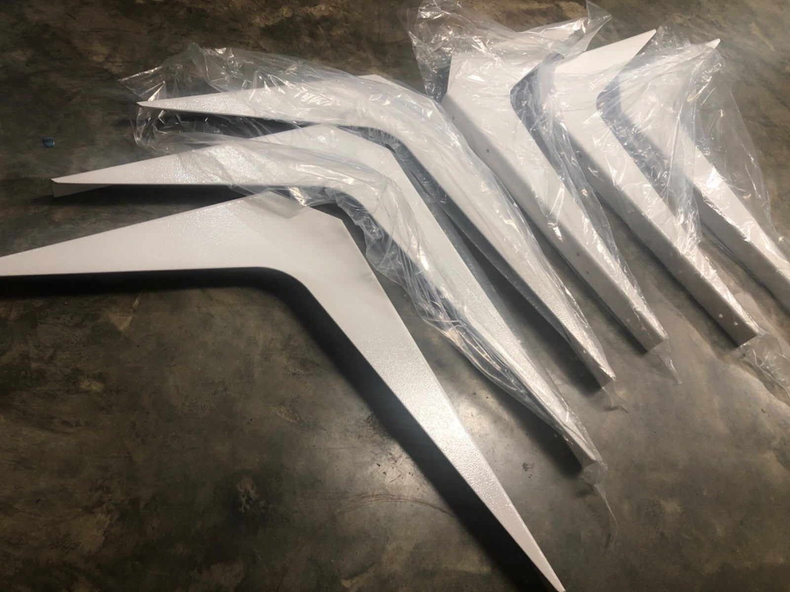 LOT 6 Workstation Reversible Brackets 3 Pair, (3 Left and 3 Right) 18"x24" White
