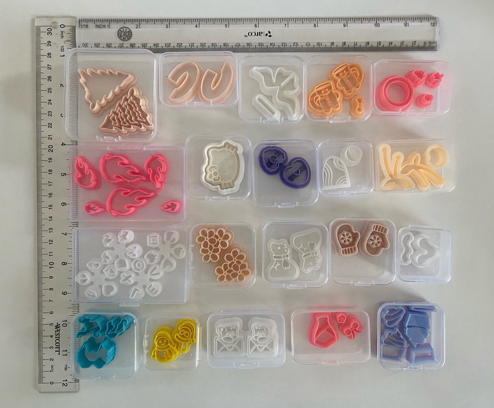 CC9b lot of 20 clay cutter Sets Christmas Flowers Halloween Hello Kitty earrings