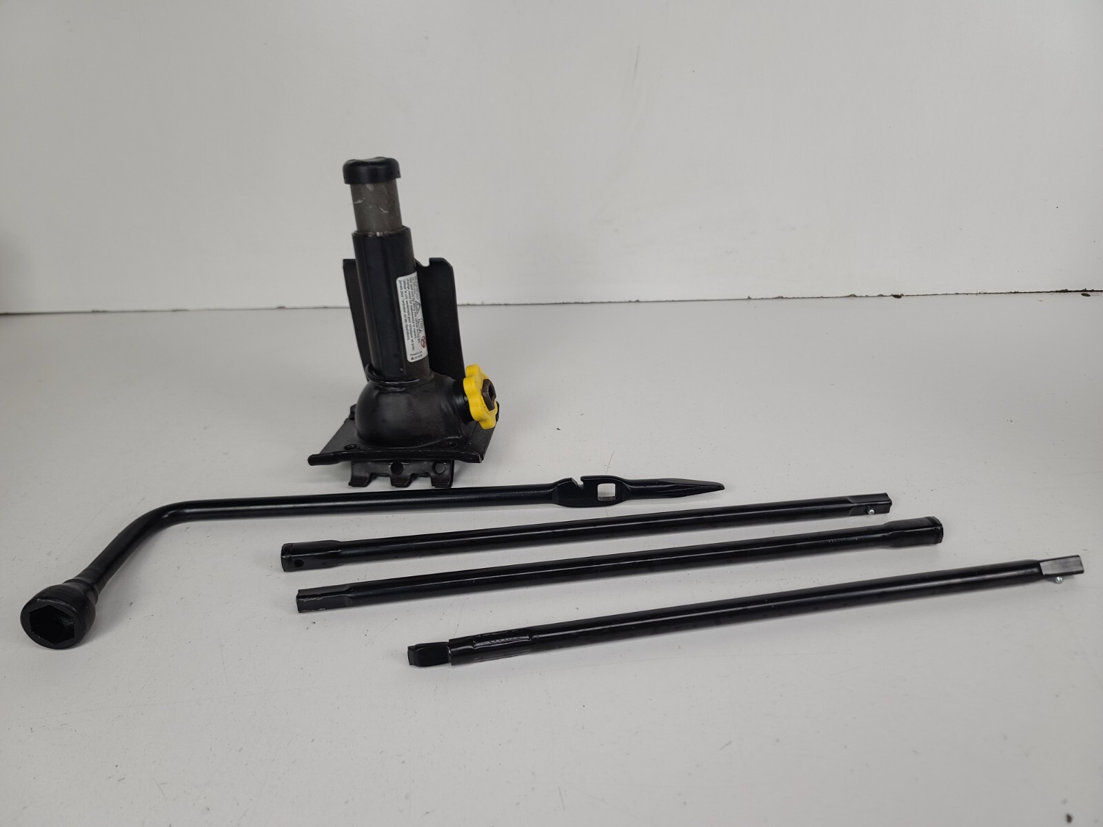1999-2014 Chevy Avalanche 1500 Jack Kit Assembly Oem