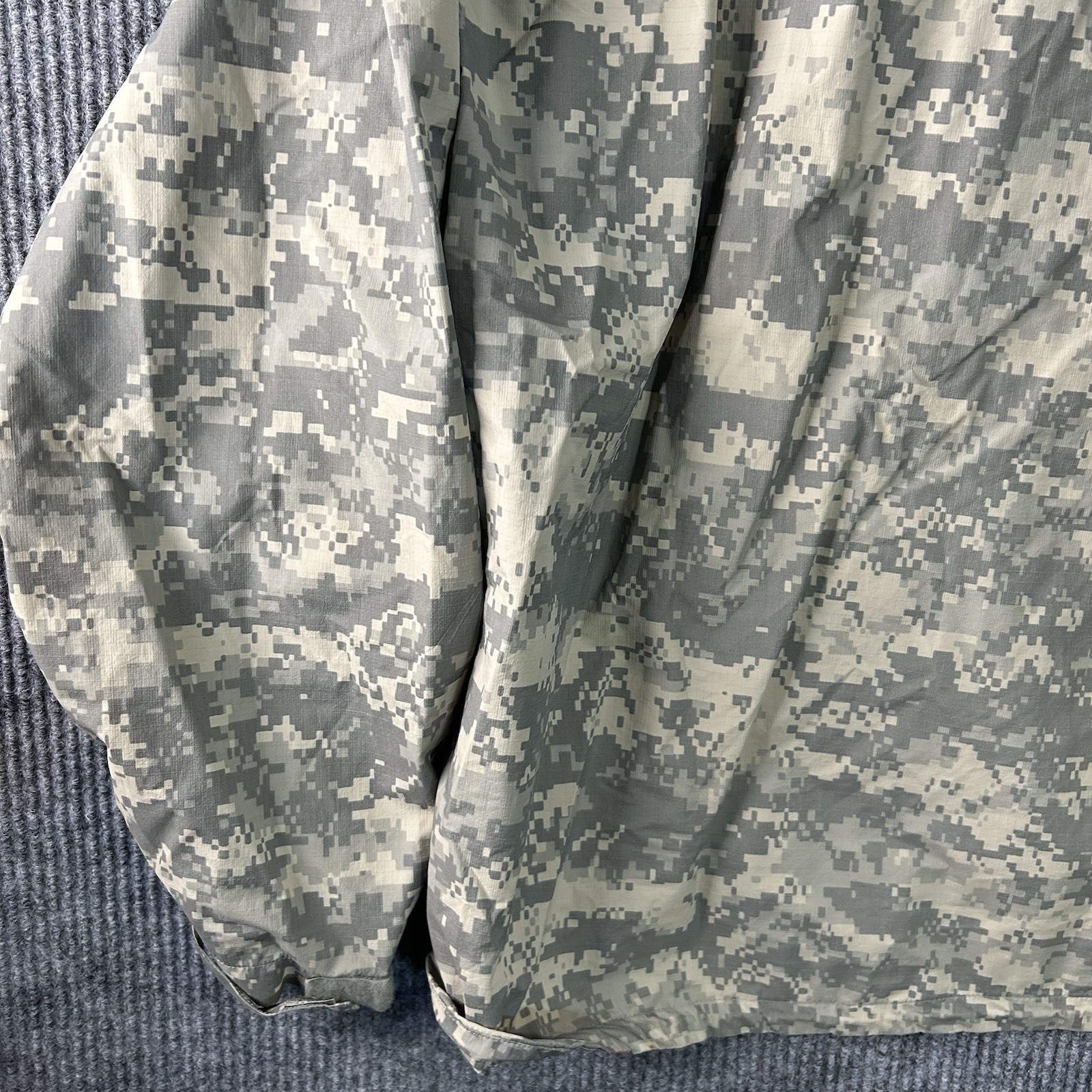 Military Jacket Medium Extreme Cold Wet Weather Gen III Layer 6 Universal Camo