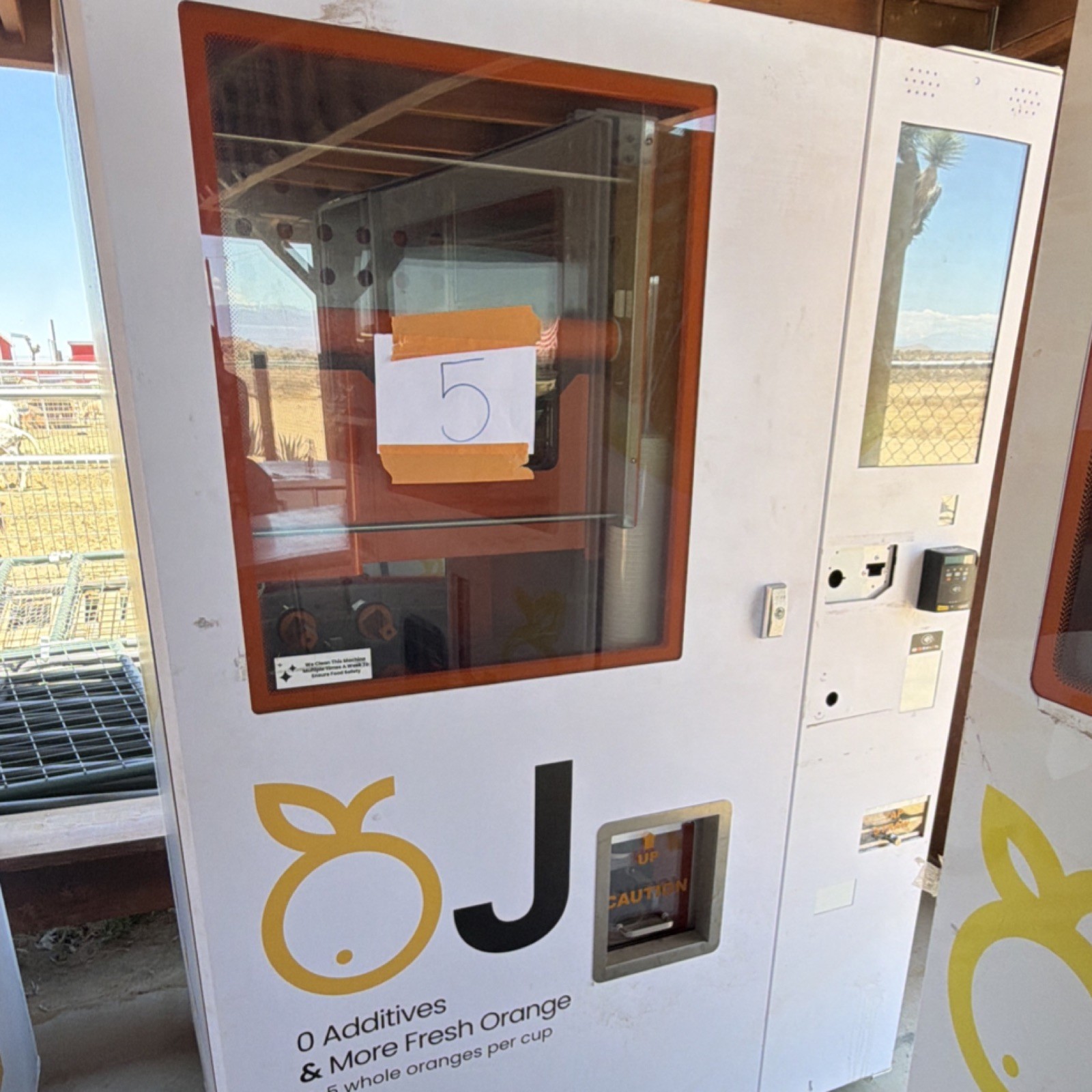 ZERO& Bot OJ Orange Juice Vending Machine with Credit Card Reader