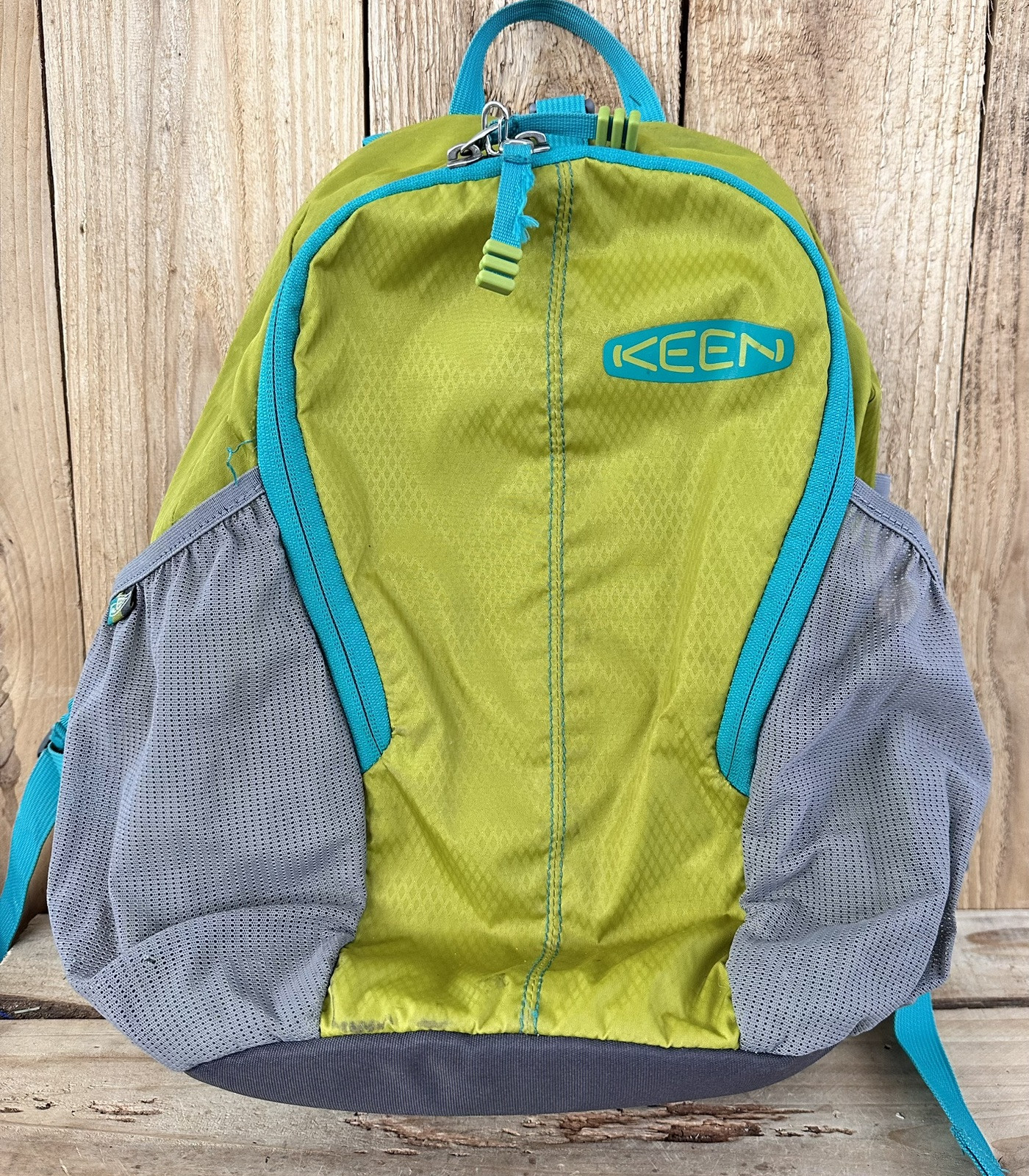 Keen Scampr Backpack Backseat Green Gray Commute Hybrid Transport Outdoor Travel