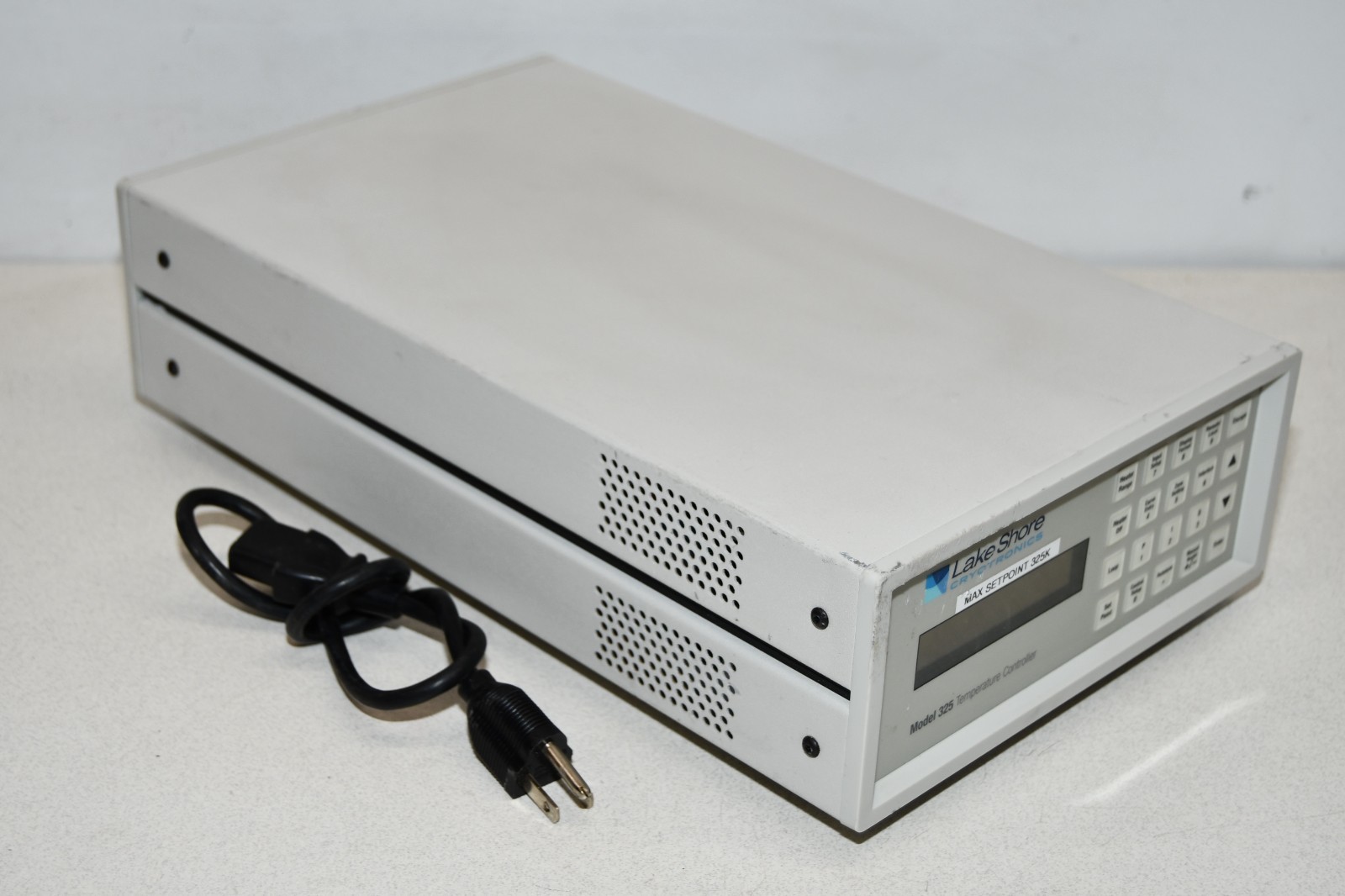 ^ Lake Shore 325 Temperature Controller - Cryogen #X8051