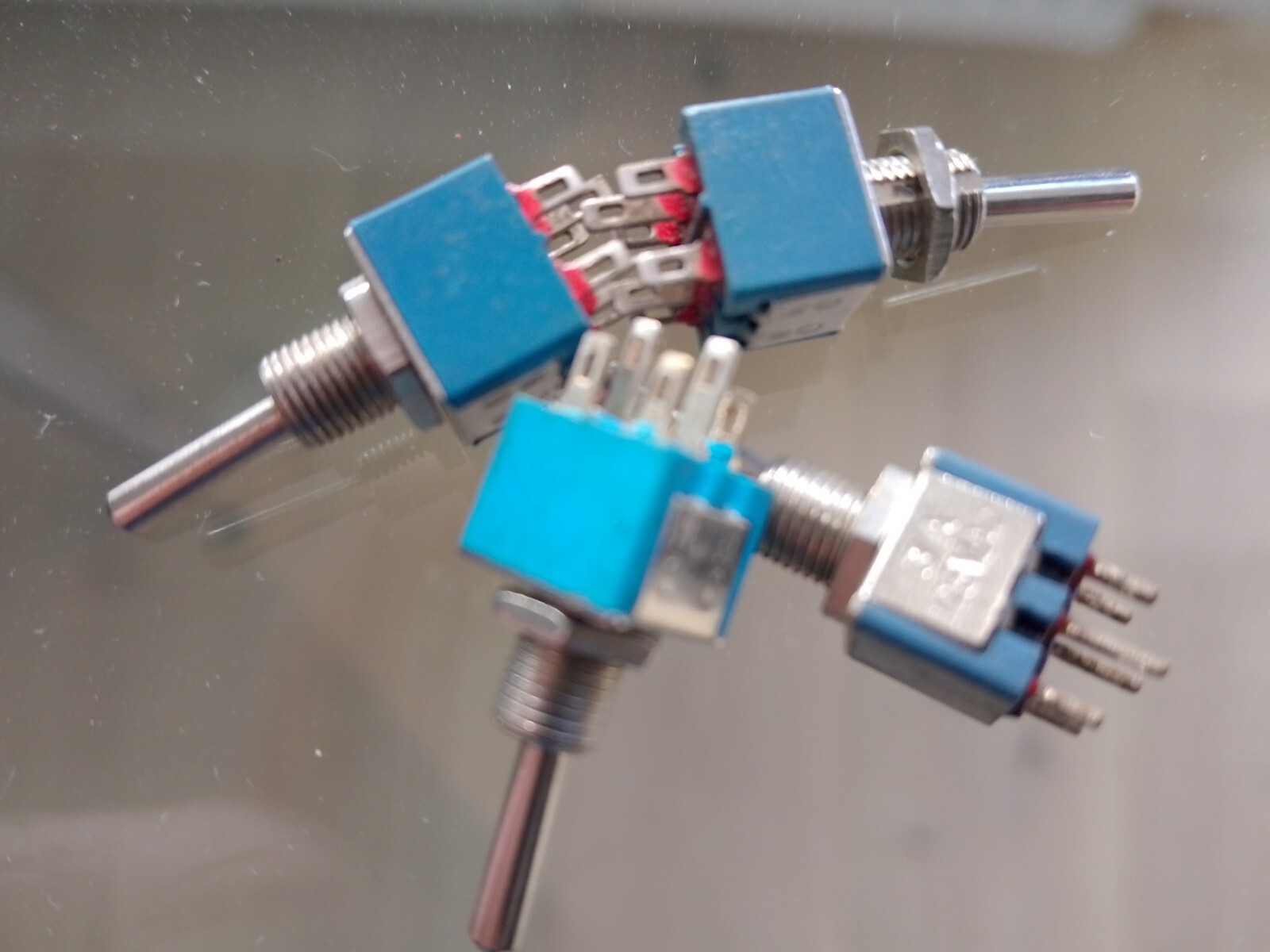 4x MICRO KIPPSCHALTER 2xUM (6 KONTAKTE) besonders klein