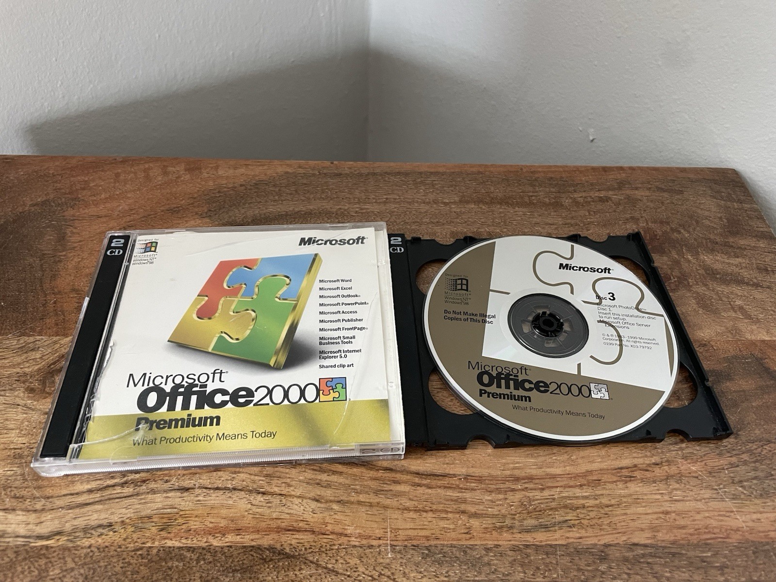 Microsoft Office 2000 Premium 4 CDs w/ Keys!