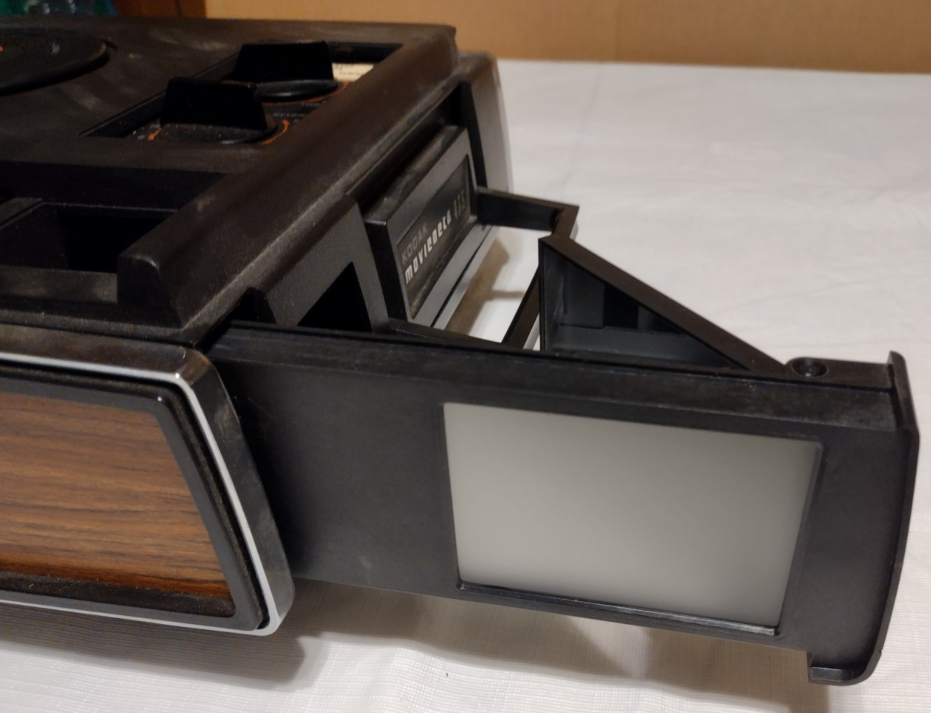 Vintage Kodak Movieneck 475 Projector (Missing Lid) (Turns On) (UNTESTED)
