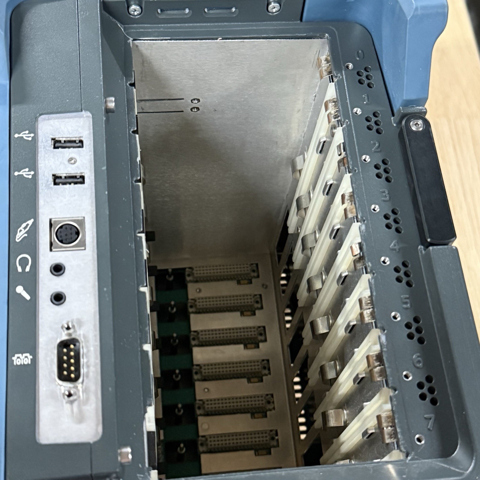 EXFO FTB-500 8 Slot Mainframe