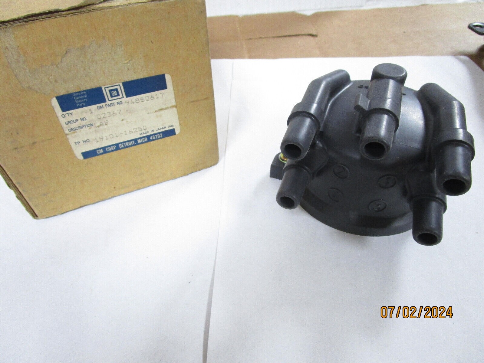 Genuine GM OEM Distributor Cap 94850617