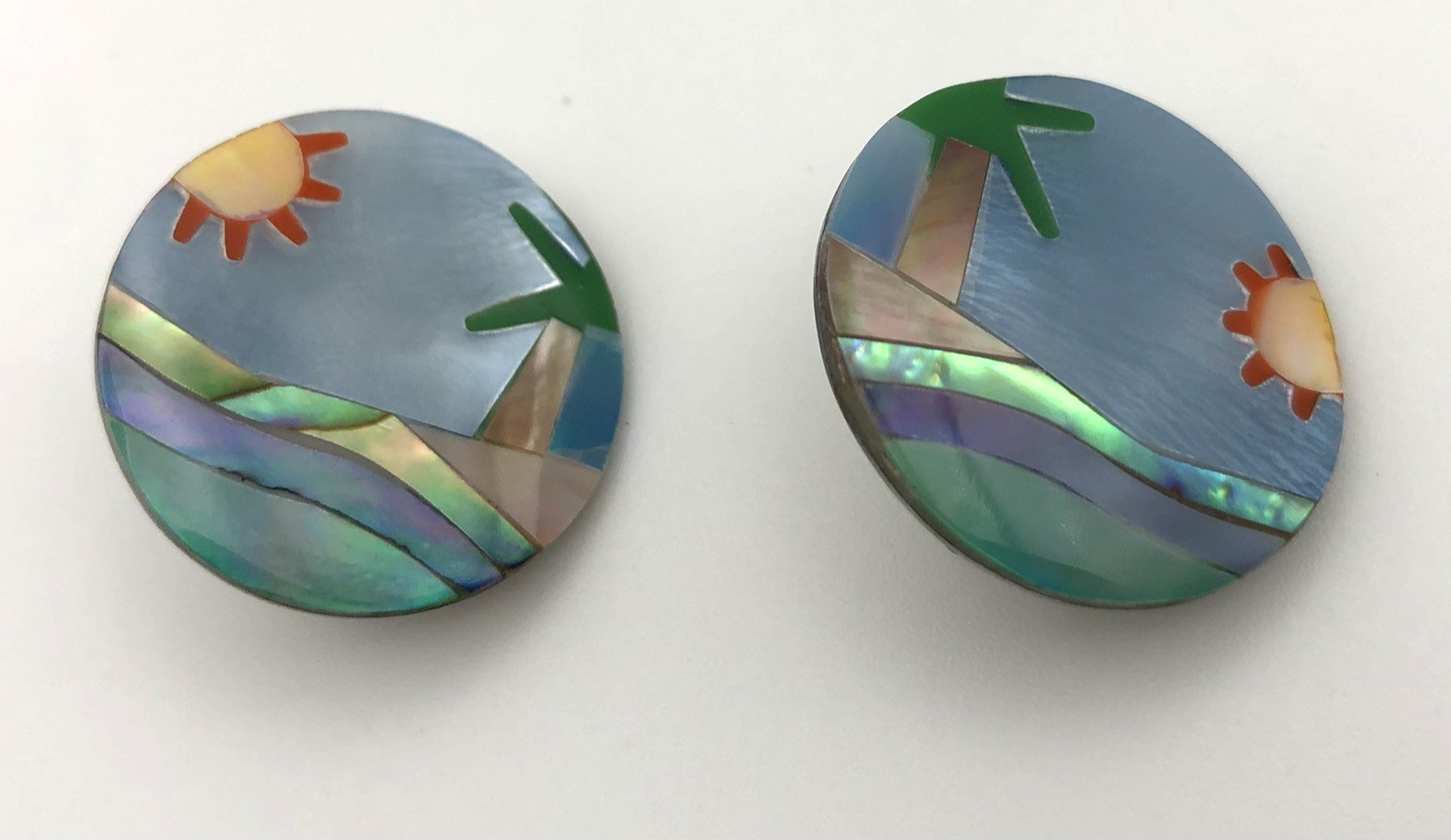 Vintage Seashell Abalone Inlay Palm Trees Sunning Beach Earrings Round Clip-ons