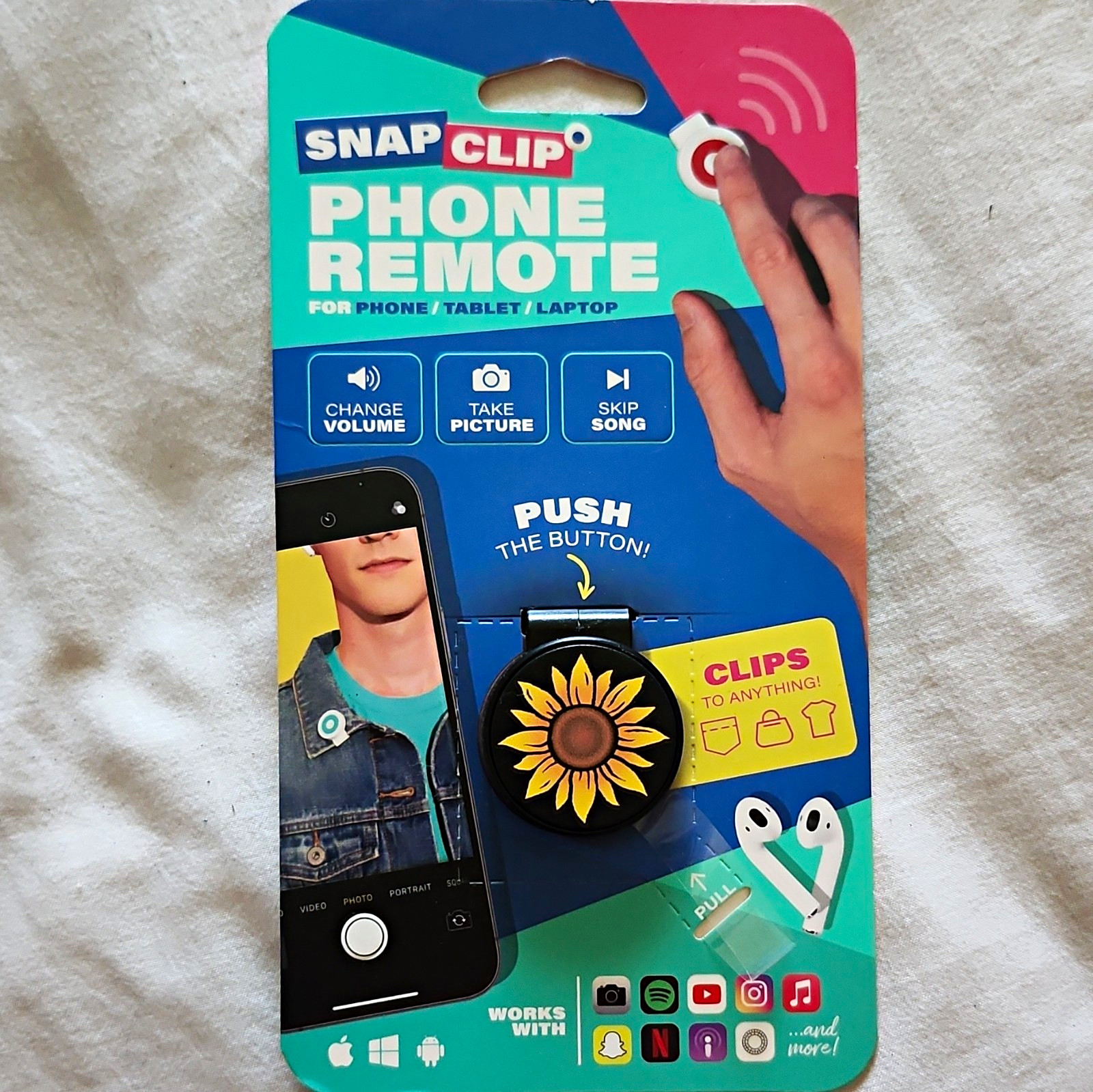 SnapClip Bluetooth Phone Remote Clip, Universal, Sunflower Theme, Multicolor