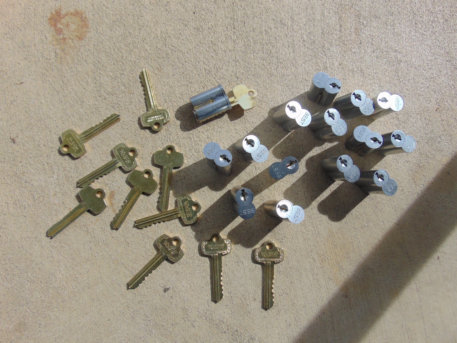 15 - BEST   M   CORES  7 PIN WITH 1 CORE KEY AND 10 KEYS      LOCKSMITH