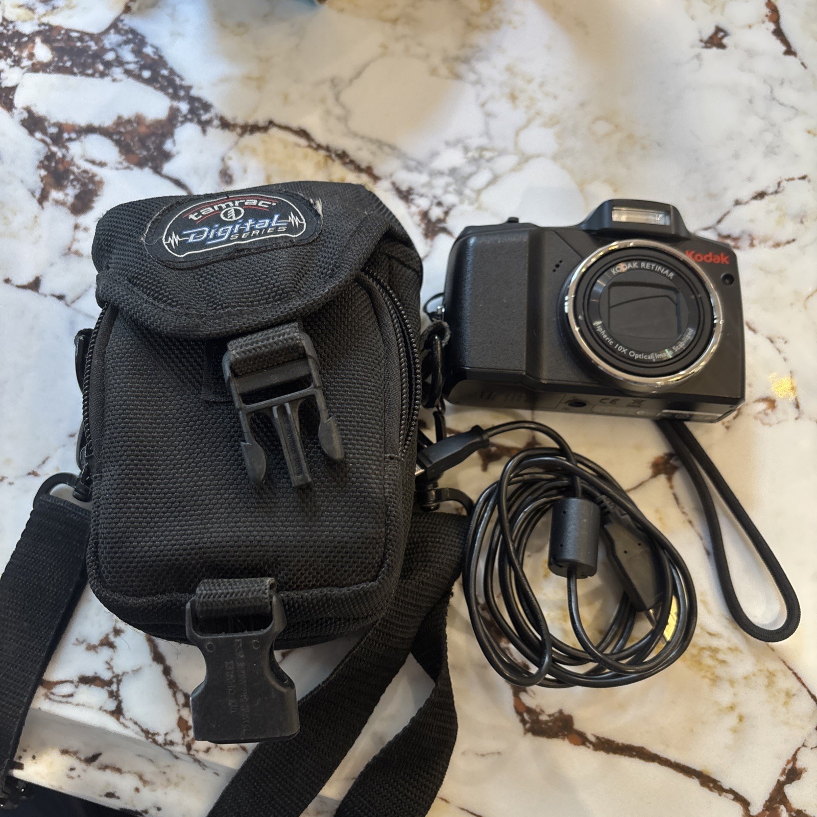 Kodak Easyshare Z915 digital camera compact- 10Mp Black