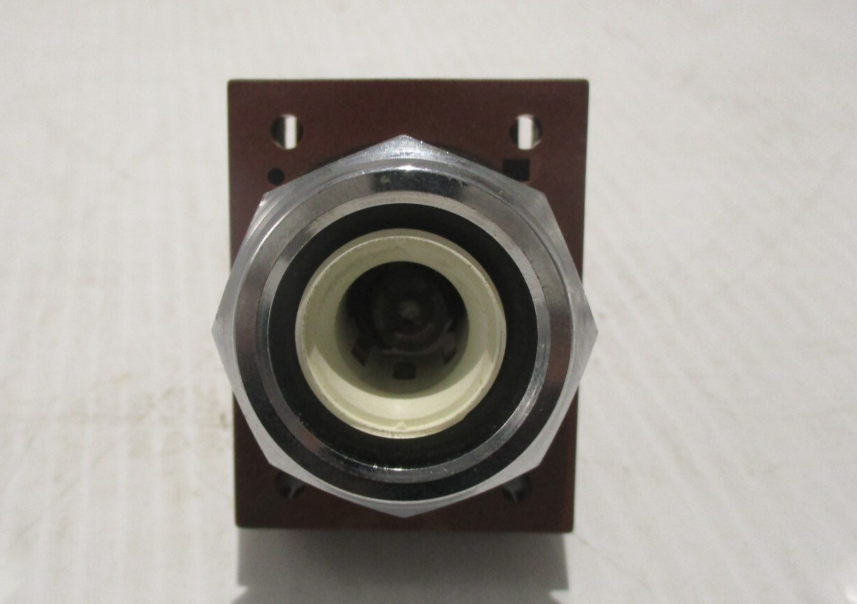 NEW SIEMENS 3SB14-00-5M PUSH BUTTON 110/127V