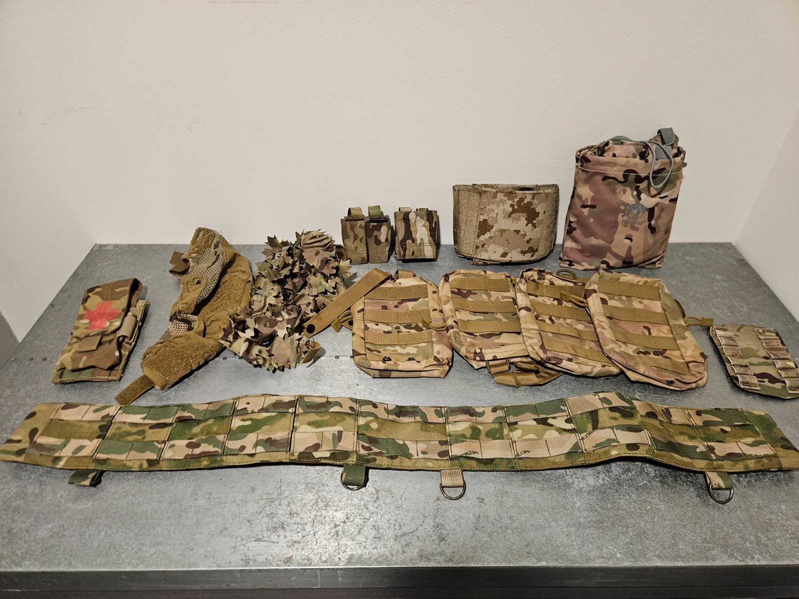 LARGE LOT of military pouches. MOLLE ammo pouches
