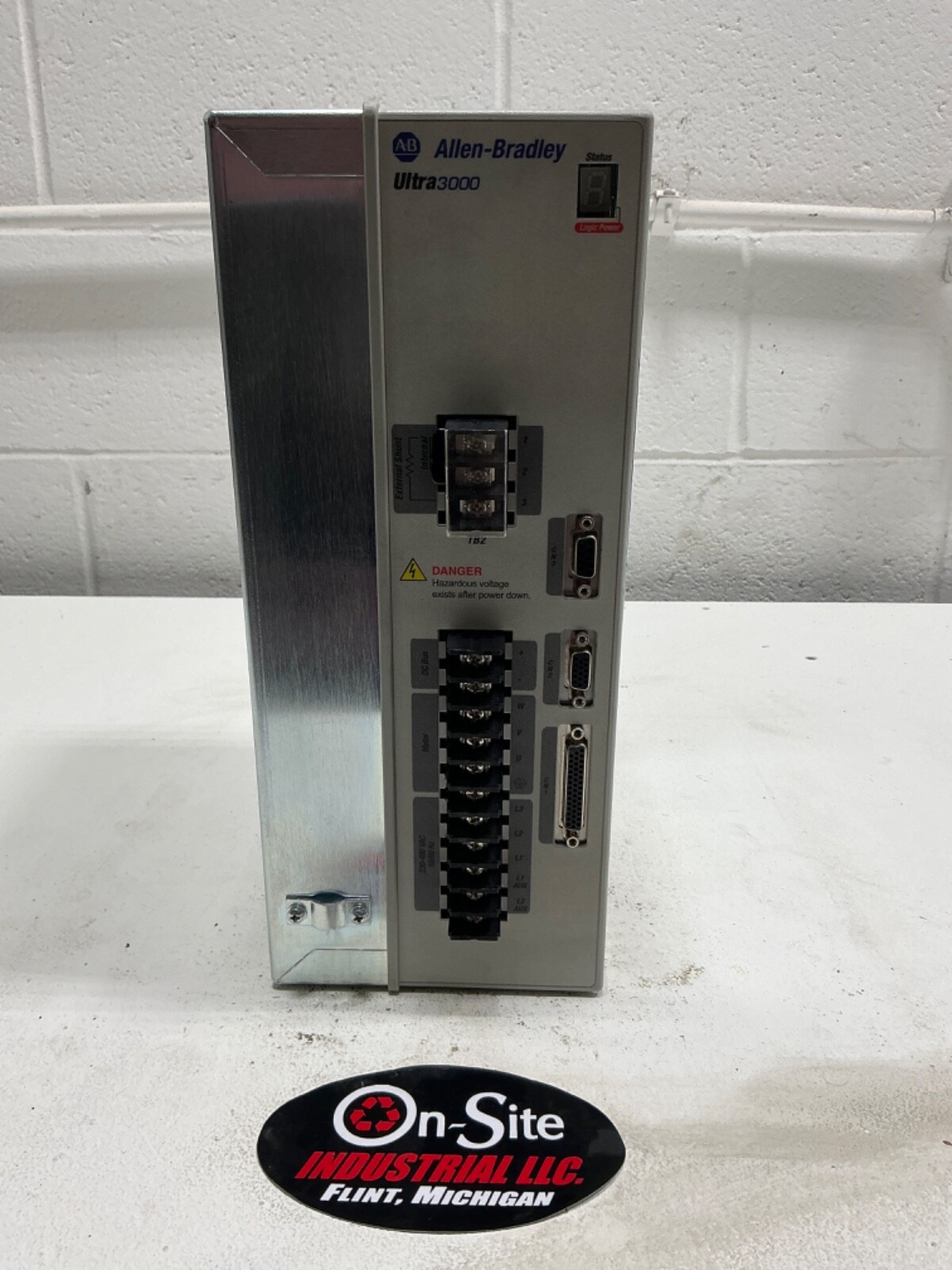ALLEN-BRADLEY 2098-DSD-HV030 SER. B ULTRA 3000 HIGH VOLTAGE DIGITAL SERVO DRIVE
