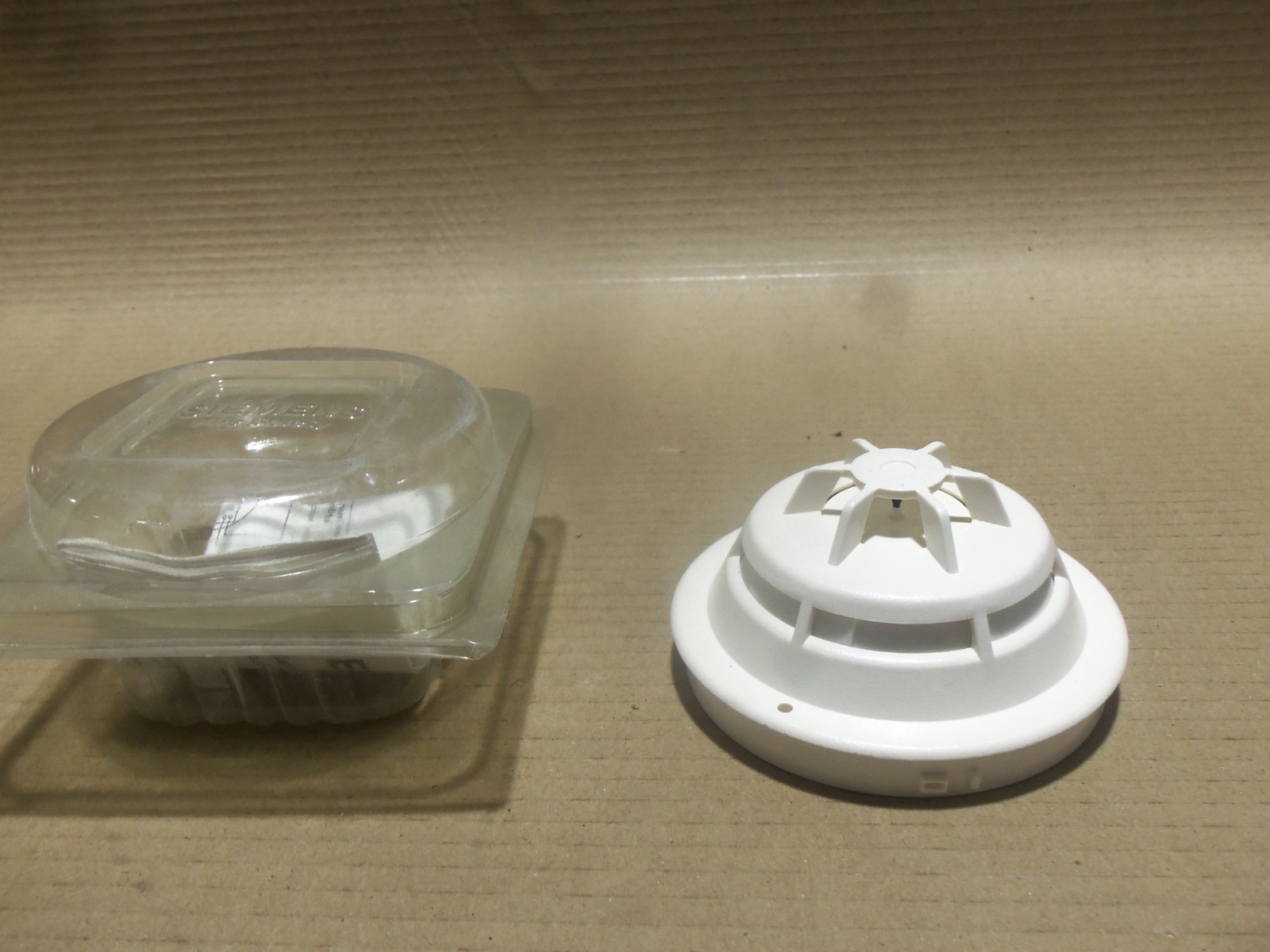 NEW Siemens FPT-11 Fire Detection Heat Detector Head For Use w/ 2378 Base AK
