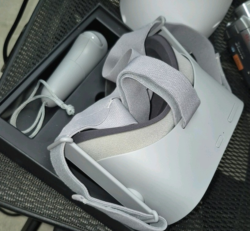 Oculus Go Standalone VR Headset 64GB Gray w/ Controller *AS IS*