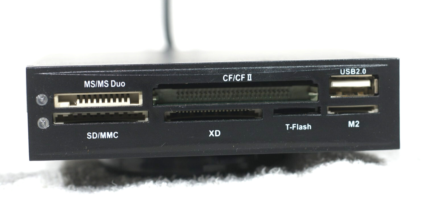 3.5-Inch Internal Flash Media Card Reader/Writer with USB Port [NEW]