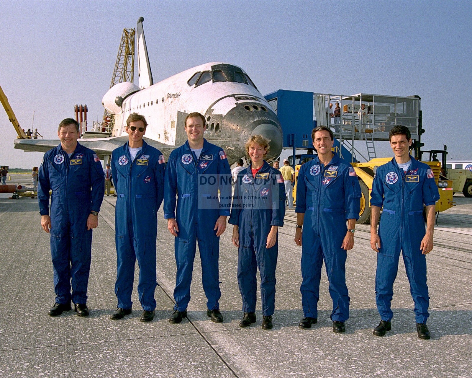 STS-94 MISSION CREW AFTER LANDING KENNEDY SPACE CENTER  8X10 NASA PHOTO (OP-132)