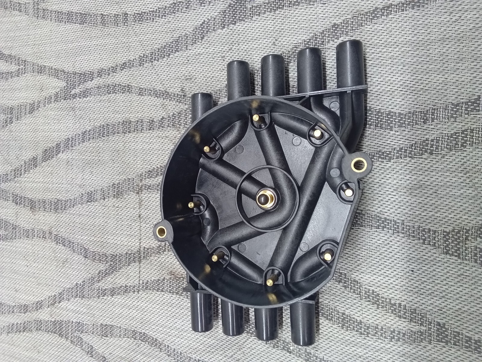 Crusader Hvs V8 Distributor Cap #RA108009