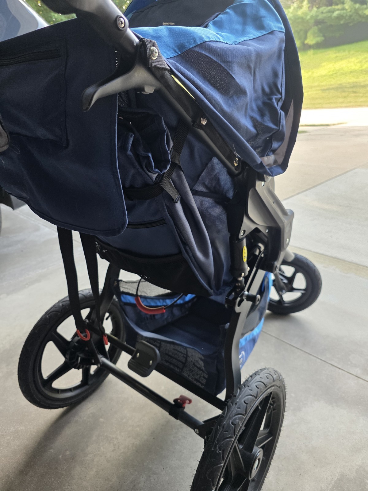 BOB Revolution Flex 3.0 Jogging Stroller, Blue , Handlebar Console and Tire Pump