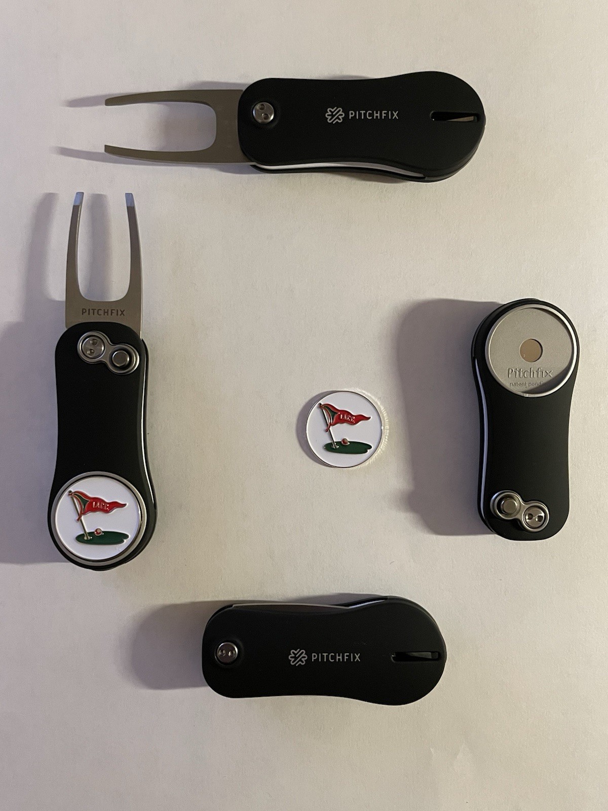 (1) Pitchfix Golf Switchblade Divot Tool & Los Angeles CC 1" Coin Golf Marker