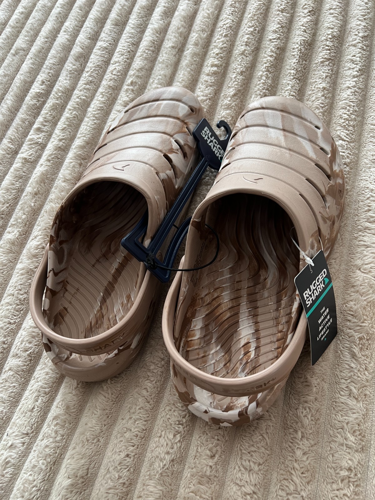 MEN'S RUGGED SHARK COMFORT CLOGS-SIZE 13-SLIP-ONS-TAN SWIRL-NWT!