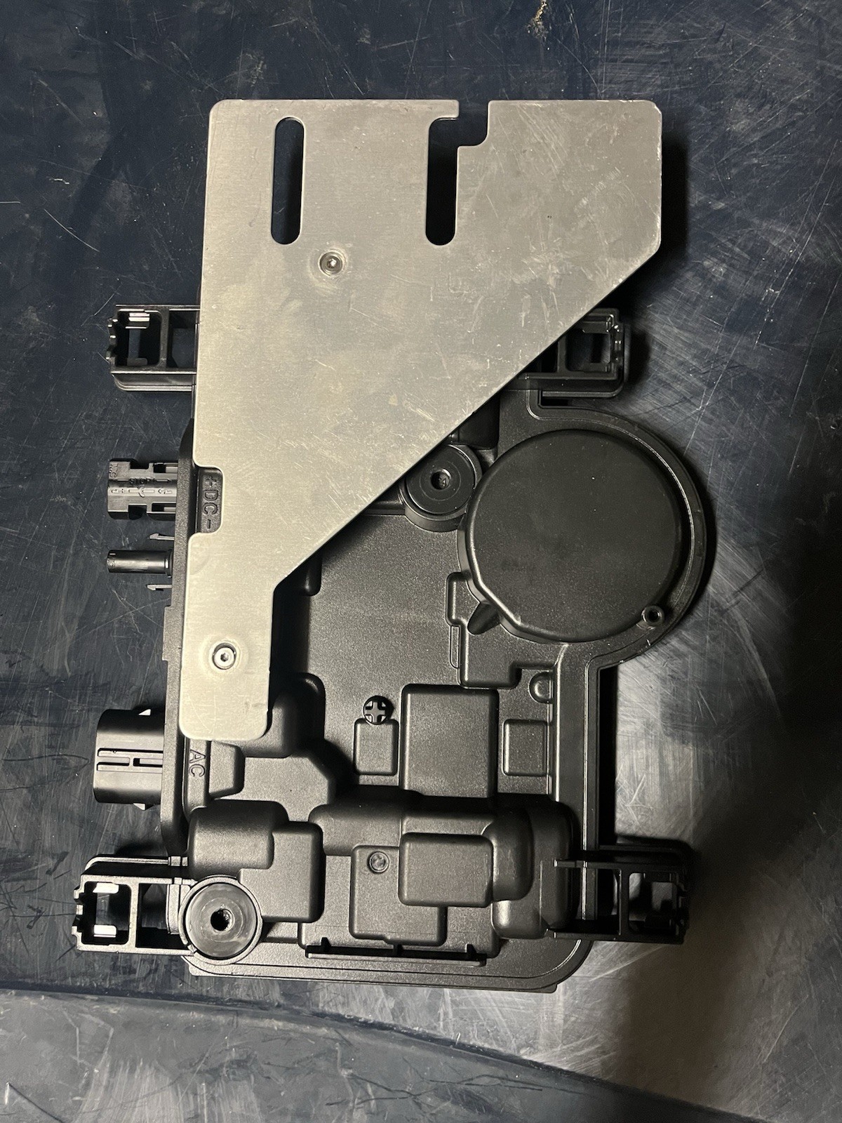 Enphase IQHC Microinverter (IQ8HC-72-M-DOM-US) MC4 Wire Connector