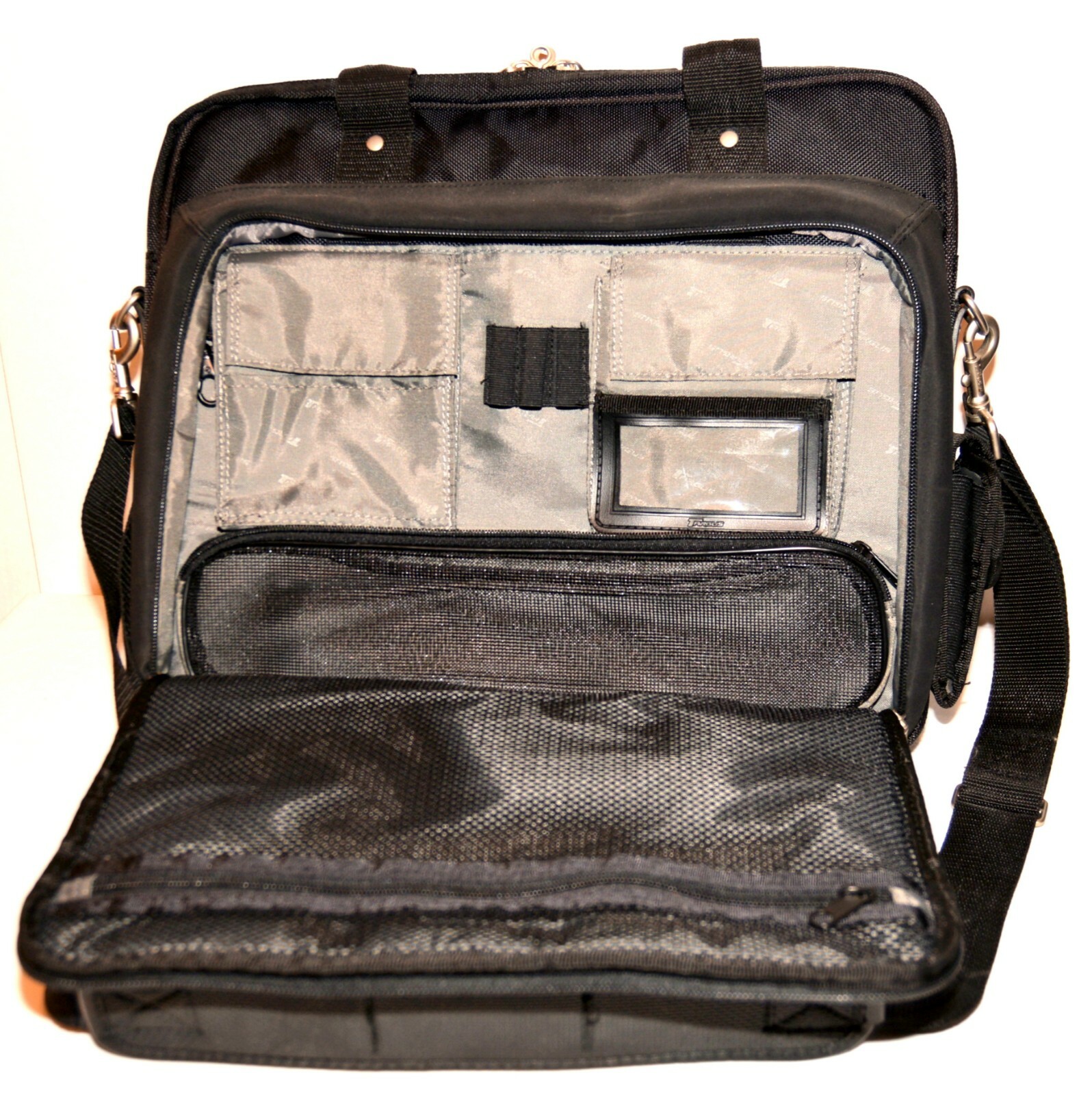 Targus TTL300 Top Loading Air Standard Case – Black - New