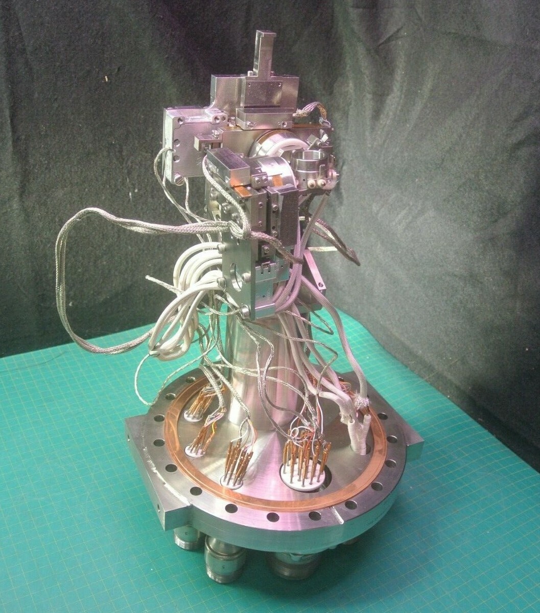 UHV 5 axis flange Thermonics Renishaw RGH25  & NanoMotion Motor HR2-1-VN HR4