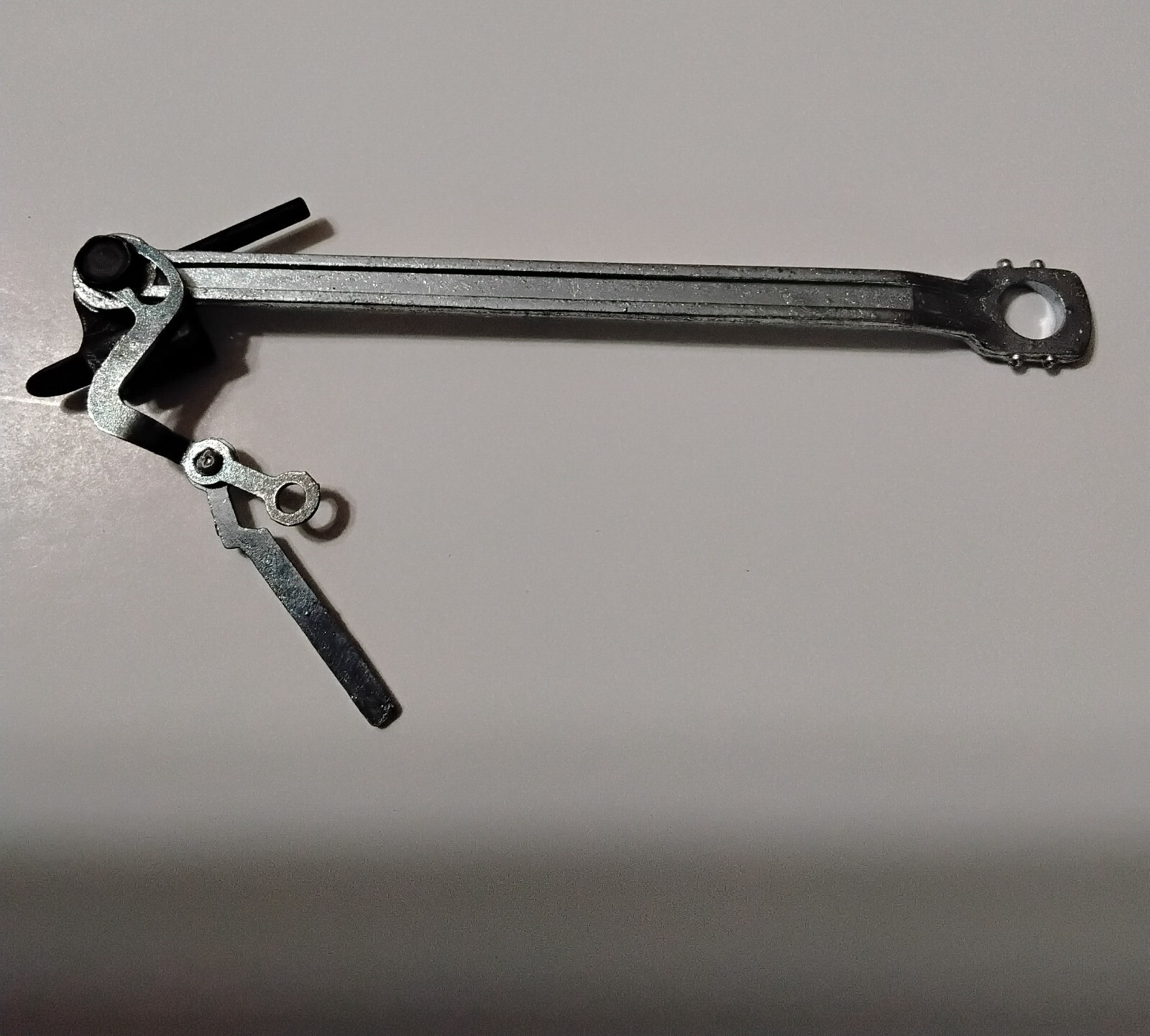 LIONEL 8142 LEFT SIDE DRIVE LINKAGE 8142-501 NEW PART
