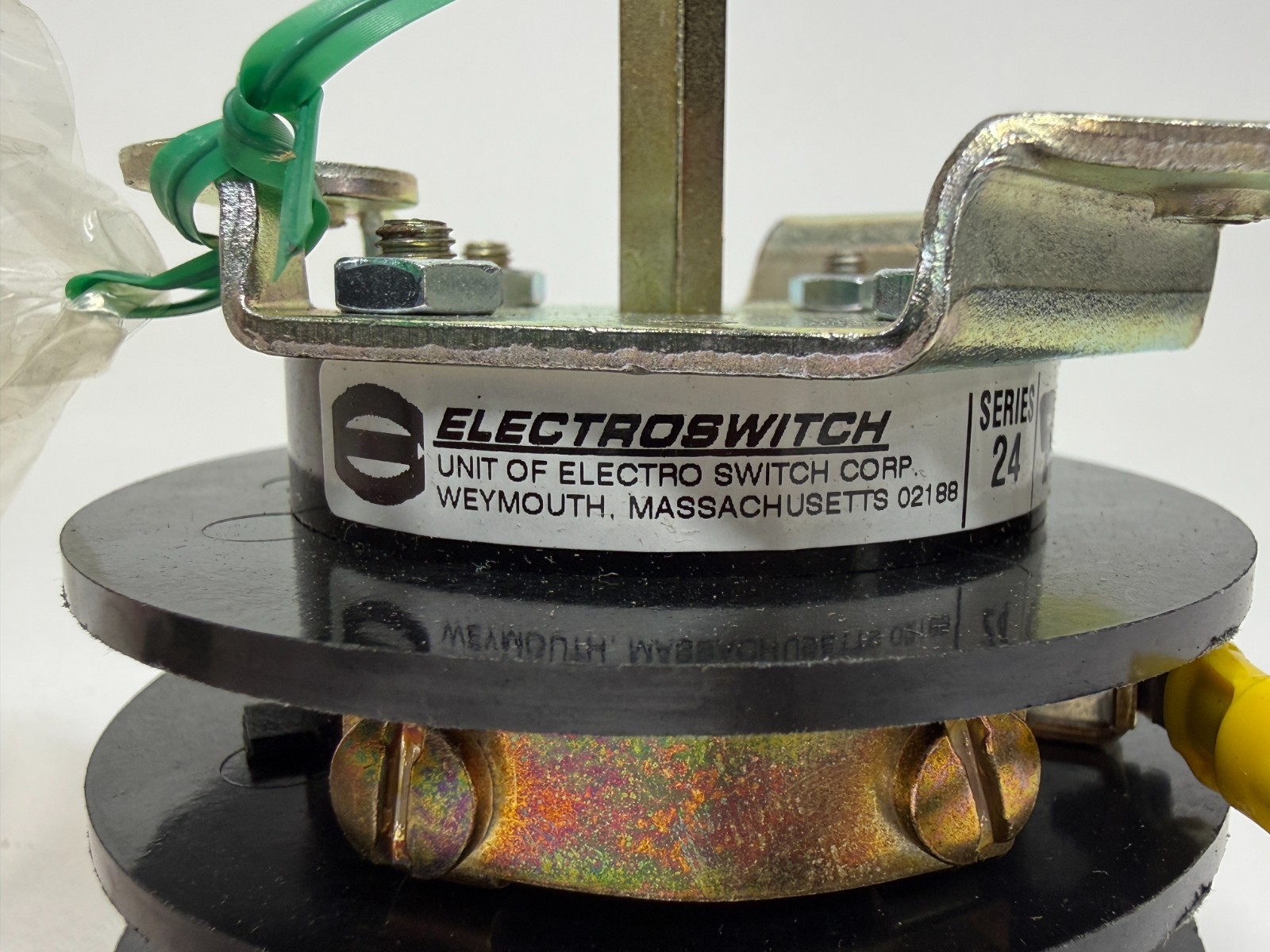 Electroswitch 2404C Rotary Voltmeter Selector Switch 4 Position 600VAC