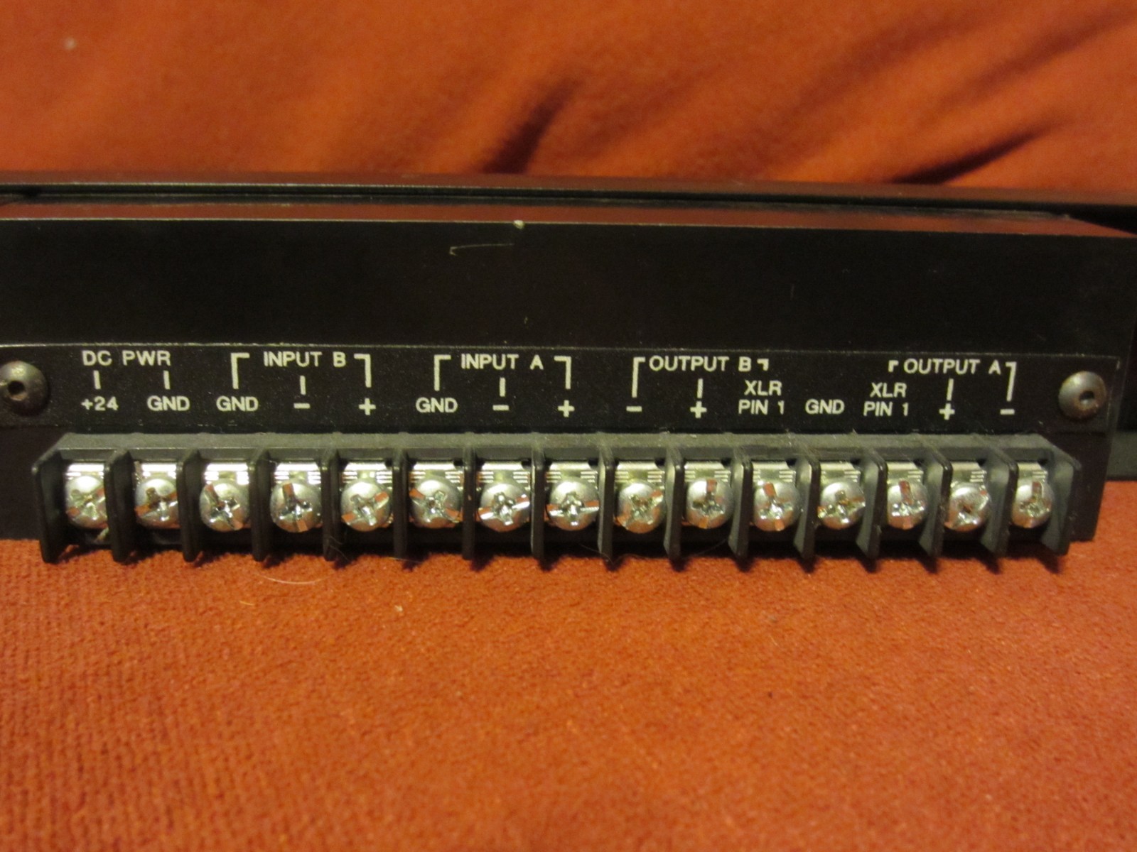 2 RU-LA2D Balanced/Unbalanced Conversion In/Out with Rackmount