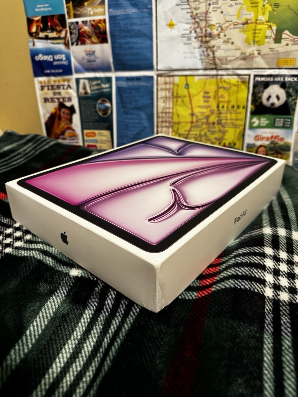 Apple iPad Air 13-inch 2025 M3 Chip 128GB Wi-Fi and Cellular Purple, BOX ONLY