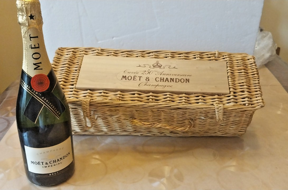 Moet & Chandon Champagne Wicker Case 250th anniversary 1993