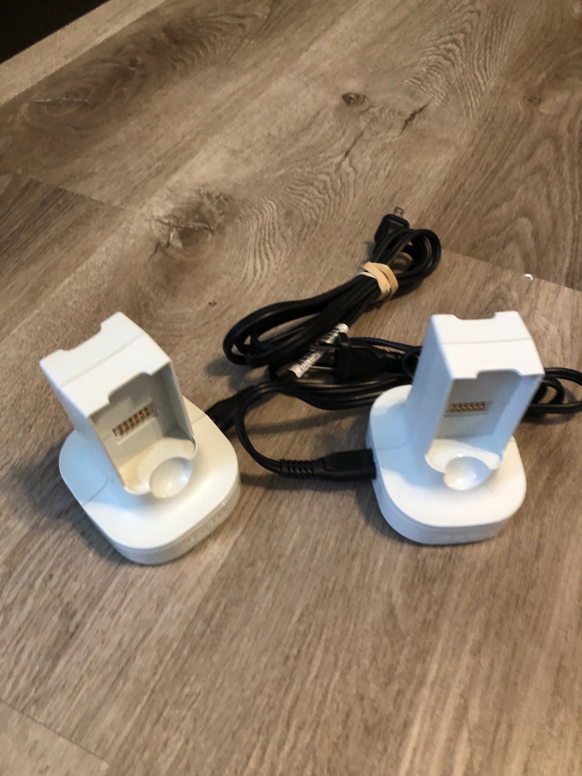 LOT of (2) Microsoft Xbox 360 Quick Charge Kit Model DPSN-10EB A White OEM