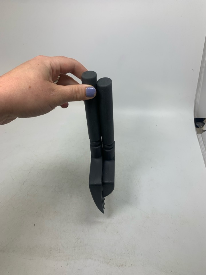 2 PC QUICK MEAT SHRED MAGNETIC TOOLS.