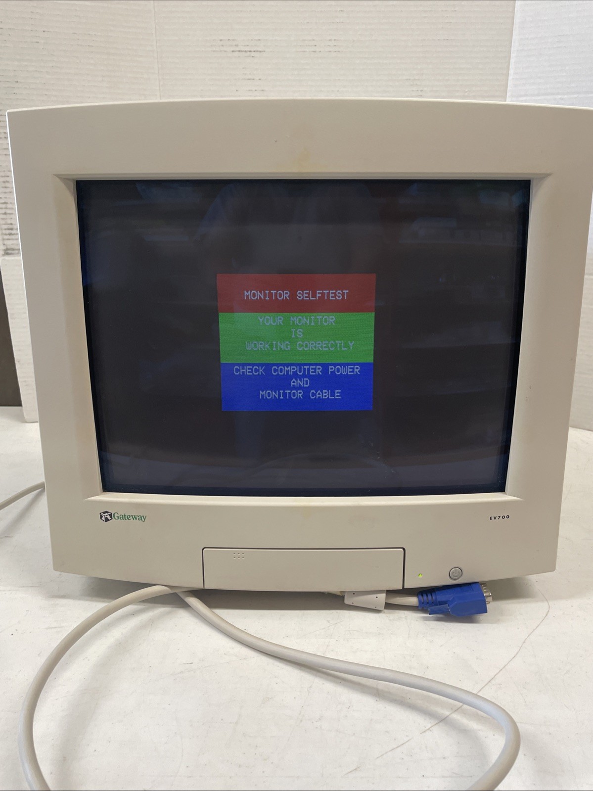 Vintage Gateway EV700 16" CRT Retro Gaming Monitor EV700 December 1999