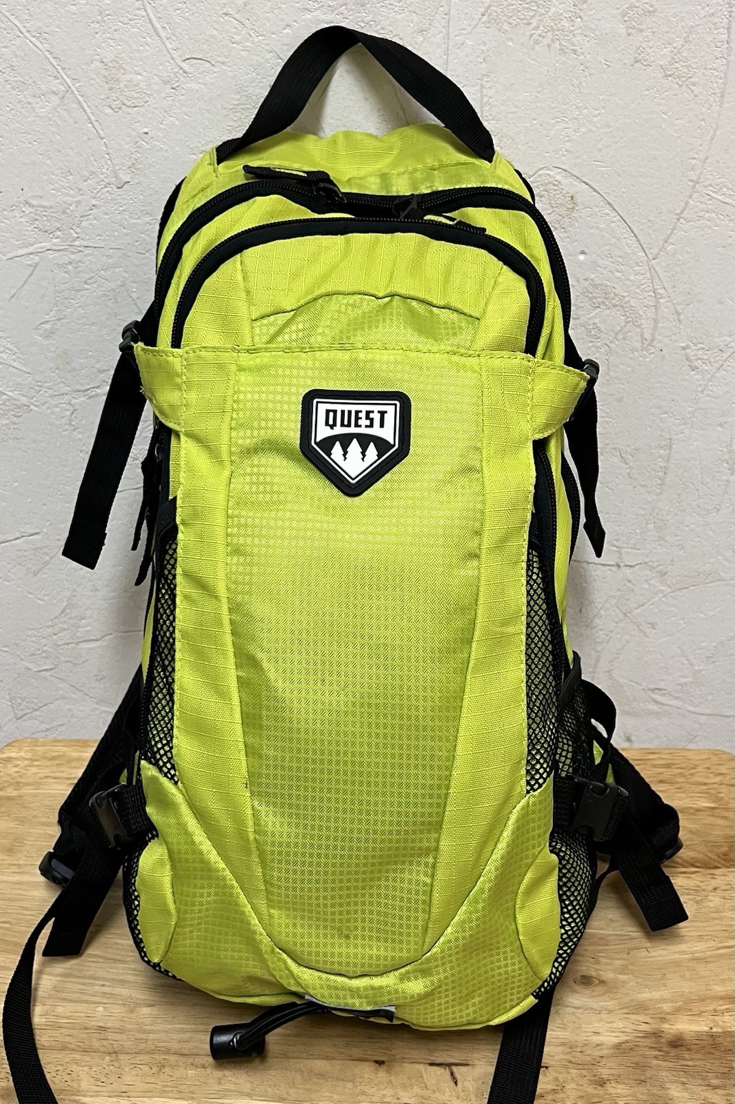 QUEST Hydration Backpack in neon Green and Black - No bladder!