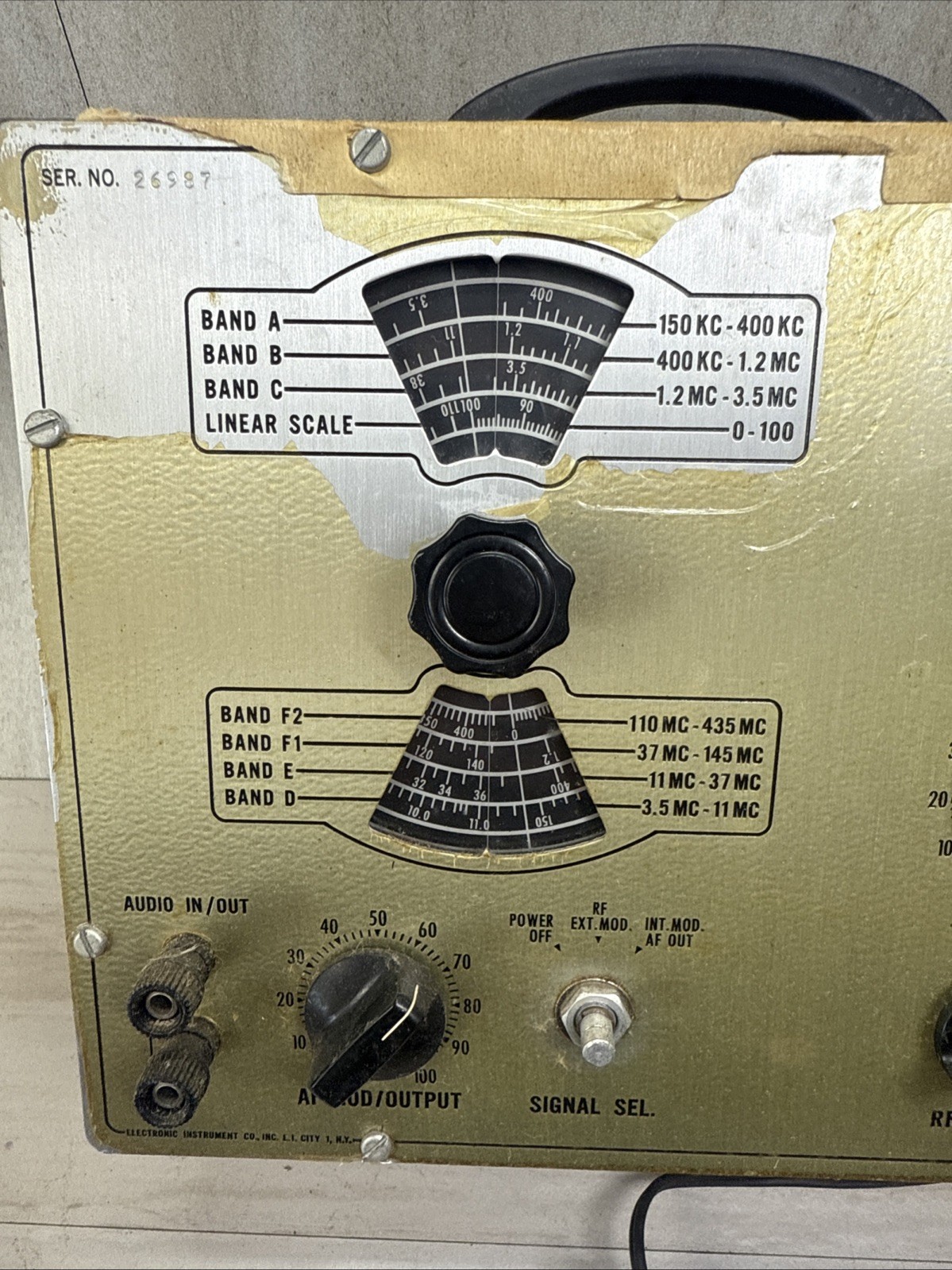 EICO MODEL 324 RF Signal Generator 150 kHz - 400 MHz Powers On!