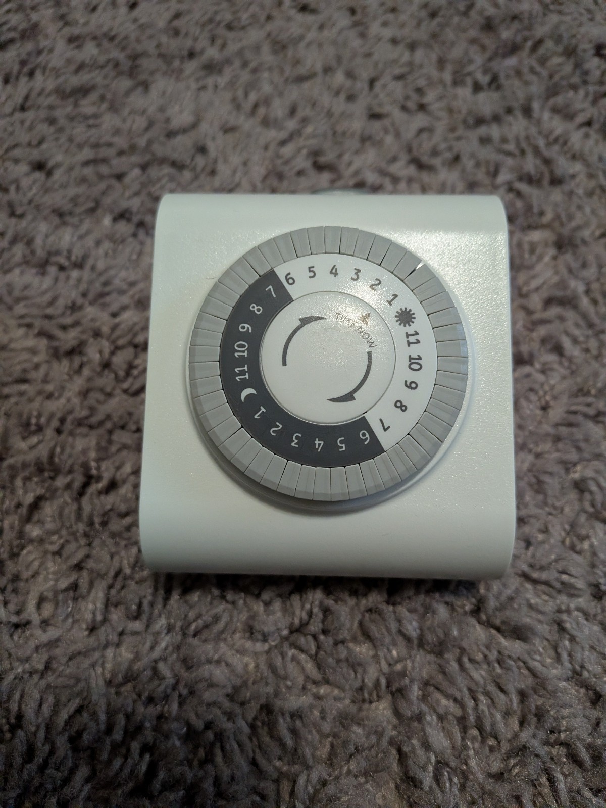 GE Mechanical Grounded Outlet Timer, Dual Plugs with 3 Prongs, 24 Hour Cycle