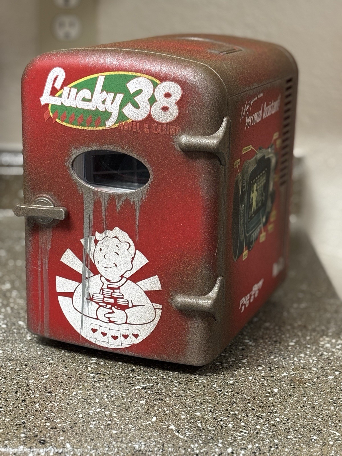 Fallout: New Vegas Mini Fridge: Lucky 38 edition