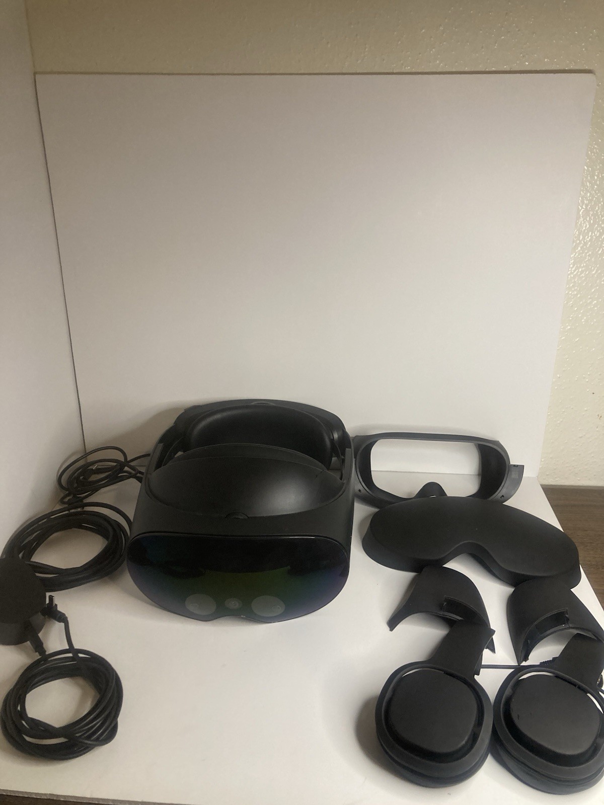 Meta Quest Pro 256GB VR Headset W Carry Case + Accessories ONLY - Tested